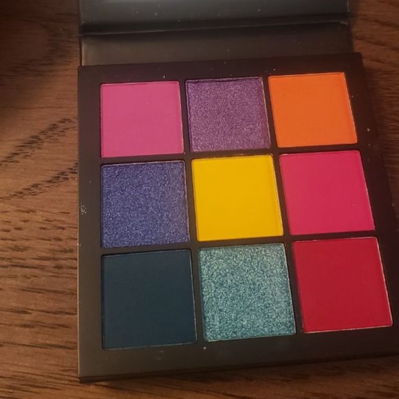 Huda Beauty Electric Obsessions Eyeshadow Palette - Picture 2 of 5